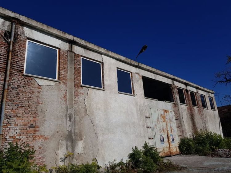 С пълна сила се работи по изграждането на спортна зала