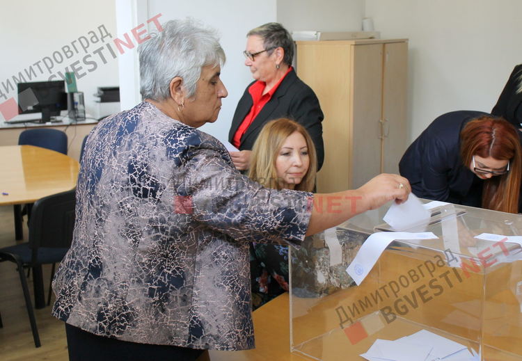 В пълно единодушие съветниците приеха единственната кандидатура за председател на ОбС Димитровград