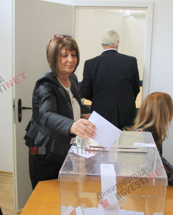 В пълно единодушие съветниците приеха единственната кандидатура за председател на ОбС Димитровград