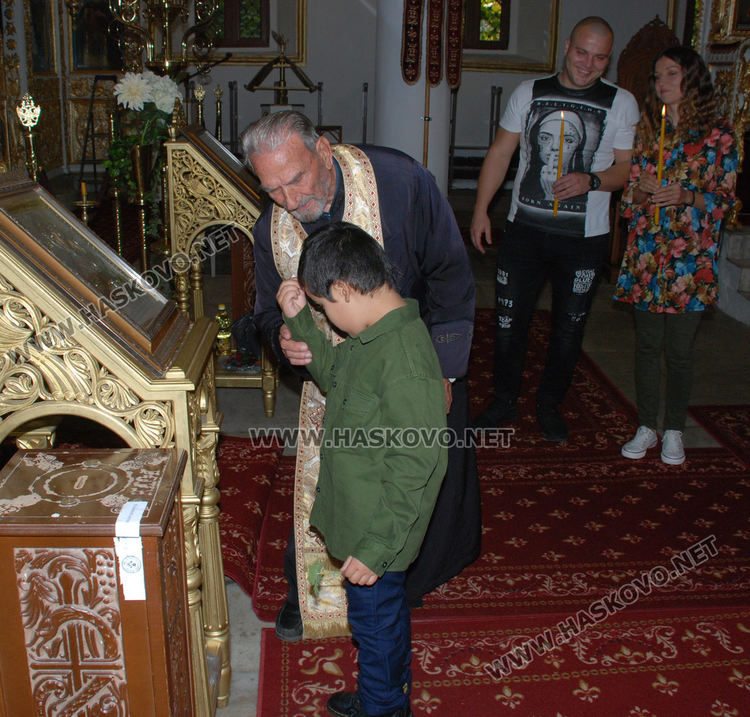 Знеполският епископ Арсений служи на храмовия празник в „Архангел Михаил“