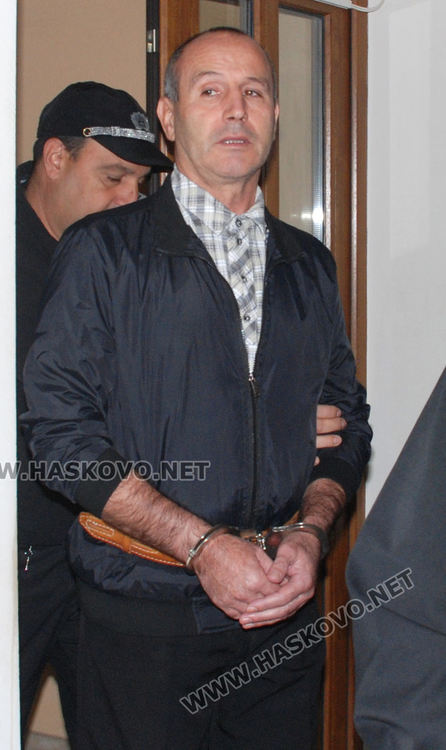 56-годишен на съд за двойно убийство, погубил баща и син с брадва