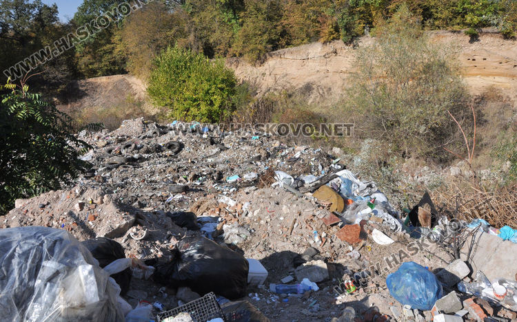 РИОСВ: Община Минерални бани да разчисти сметището край Татарево до месец
