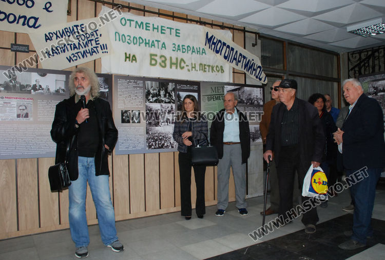 Лозунг “България е в Европа“ издигат хасковлии на първия си митинг за демокрация