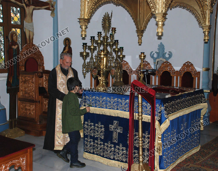 Знеполският епископ Арсений служи на храмовия празник в „Архангел Михаил“