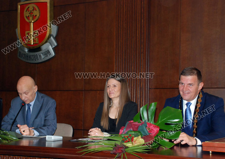 Новият кмет и ОбС се заклеха, преизбраха Таня Захариева за председател