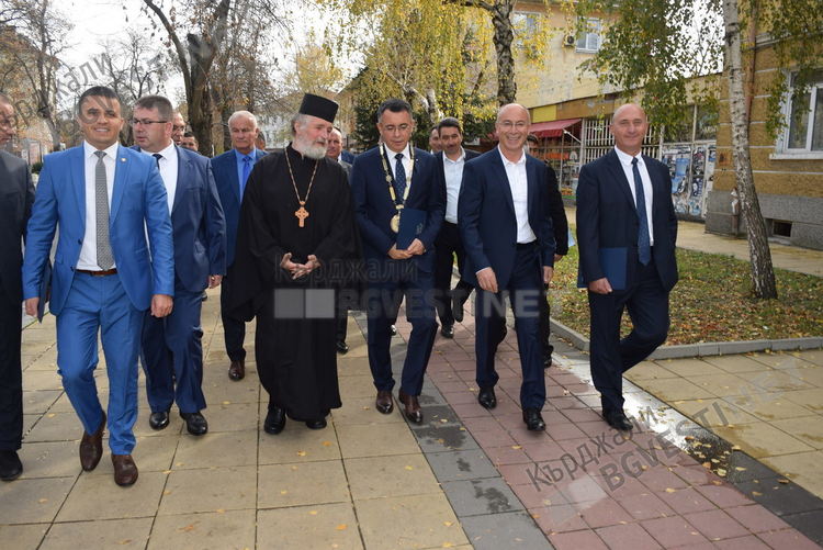 Социалист пожела на Хасан Азис да управлява до 2051 г. и тогава да срещне на балотаж Милко Багдасаров