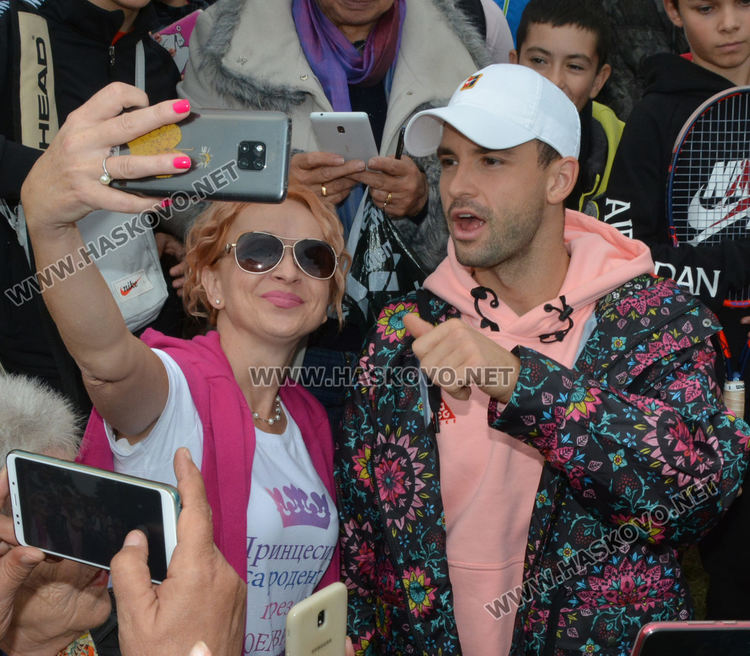 Еуфория на тенис кортовете в Хасково, деца от цяла България играят с Гришо