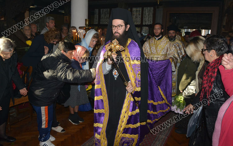 Почитаме Архангел Михаил-пазител на душите и борец против злото