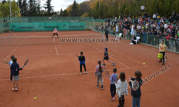 Еуфория на тенис кортовете в Хасково, деца от цяла България играят с Гришо