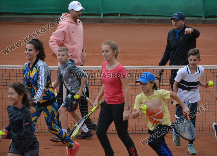 Еуфория на тенис кортовете в Хасково, деца от цяла България играят с Гришо