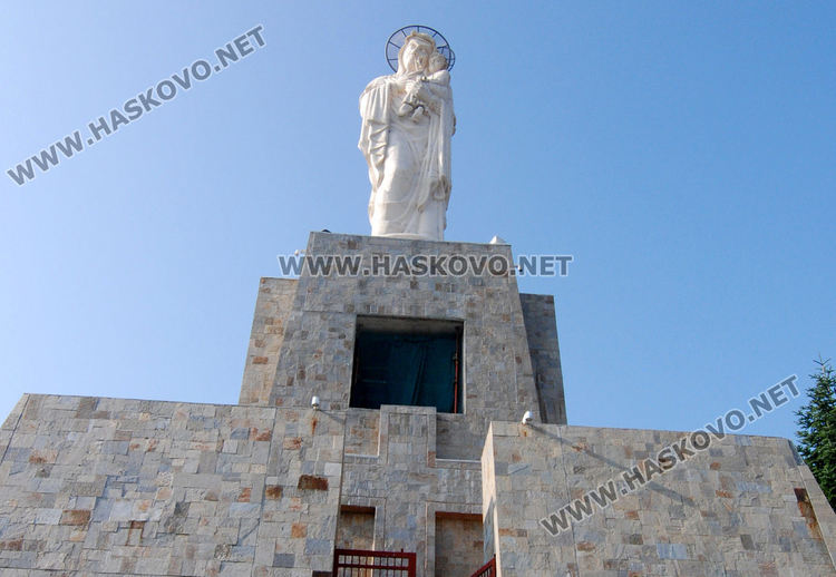 „Китна Тракия“ и Монументът на Богородица в битката за наградите в туризма