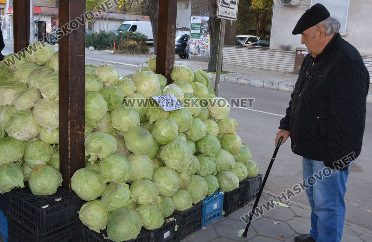 В сезона на киселото зеле народът купува, въпреки топлото време