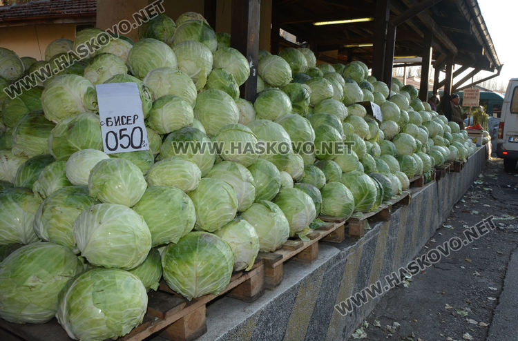 В сезона на киселото зеле народът купува, въпреки топлото време