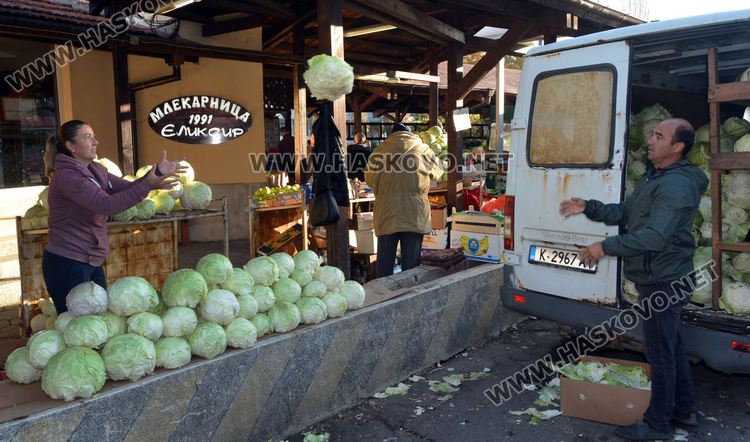 В сезона на киселото зеле народът купува, въпреки топлото време