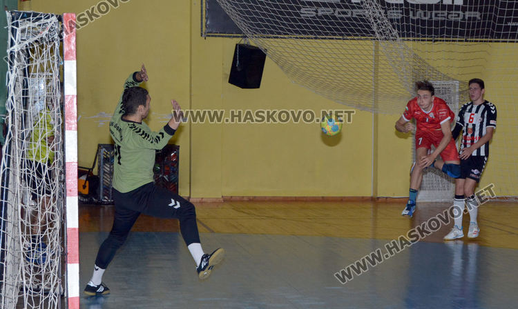 Хандбалистите от „Асти 91” паднаха от  „Локомотив”