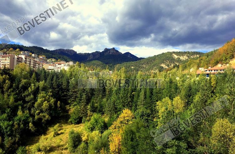 Облачна неделя, дъждовно през новата седмица, остава топла за ноември 