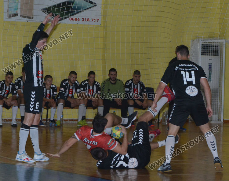 Хандбалистите от „Асти 91” паднаха от  „Локомотив”