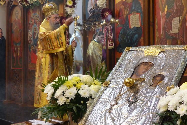 Митрополит Николай връчи грамоти на дарителите и най-високото църковно отличие на Тодор Атанасов-Ганди, за 20-годишнината на храма в Пампорово