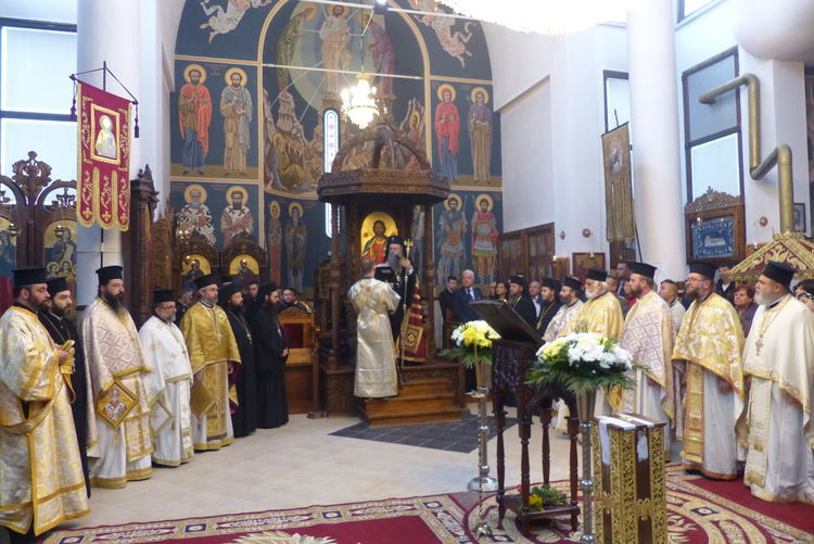 Митрополит Николай връчи грамоти на дарителите и най-високото църковно отличие на Тодор Атанасов-Ганди, за 20-годишнината на храма в Пампорово