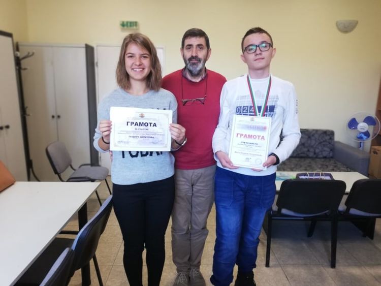 Йекта и Теодора от СУ “Отец Паисий” с престижни награди от Националното състезание по английски език