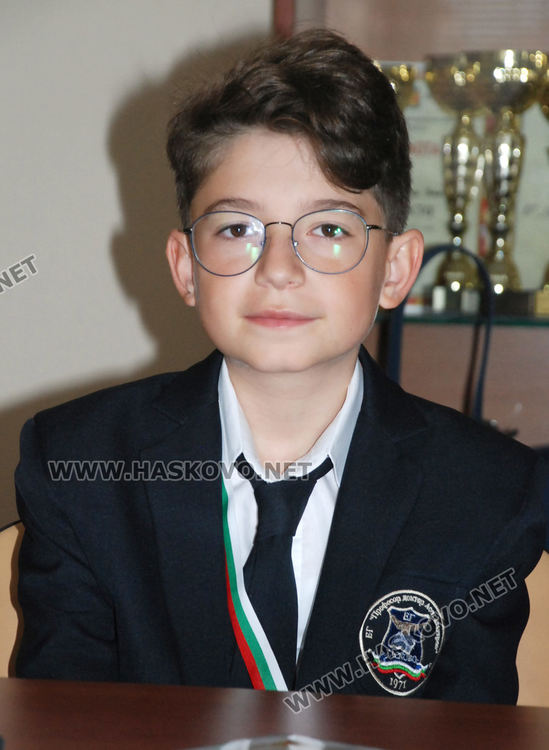 Осмокласник от Езиковата е първенец в Национално състезание на английски език