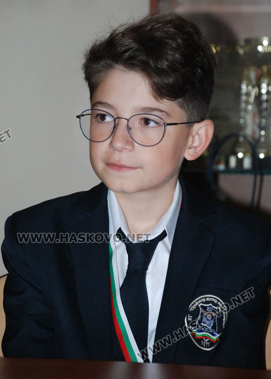 Осмокласник от Езиковата е първенец в Национално състезание на английски език