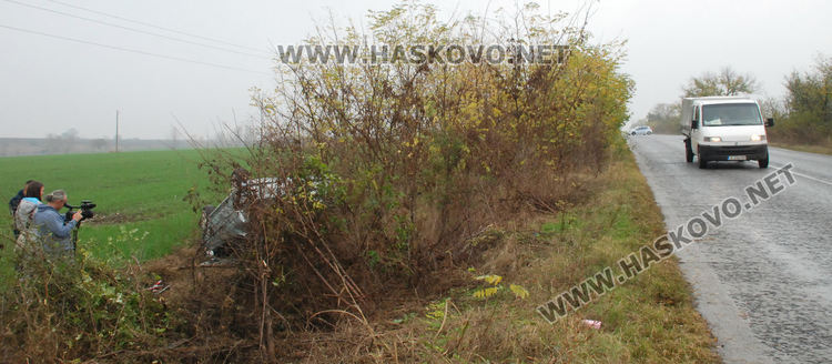 26-годишен се обърна с Пежо в дере