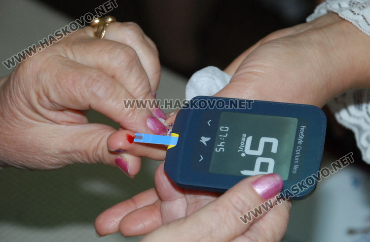 Засаждане на дръвче и измерване на кръвна захар в Световния ден за борба с диабета