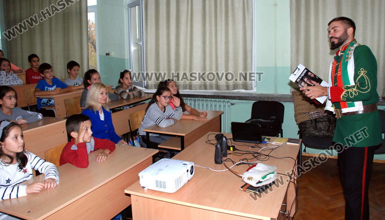 Представиха филмово-театрален спектакъл в хасковски училища и градина