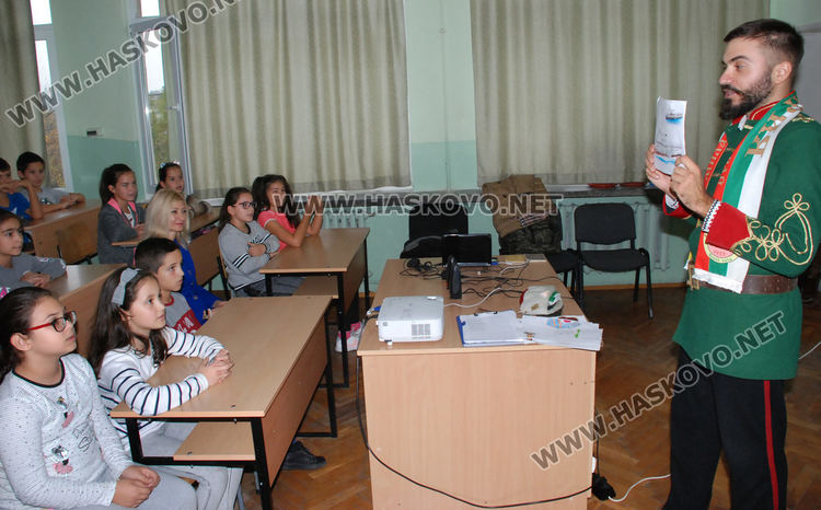 Представиха филмово-театрален спектакъл в хасковски училища и градина