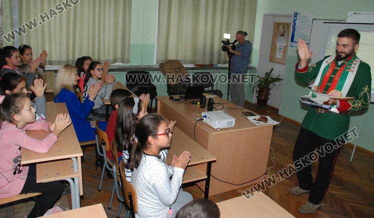 Представиха филмово-театрален спектакъл в хасковски училища и градина