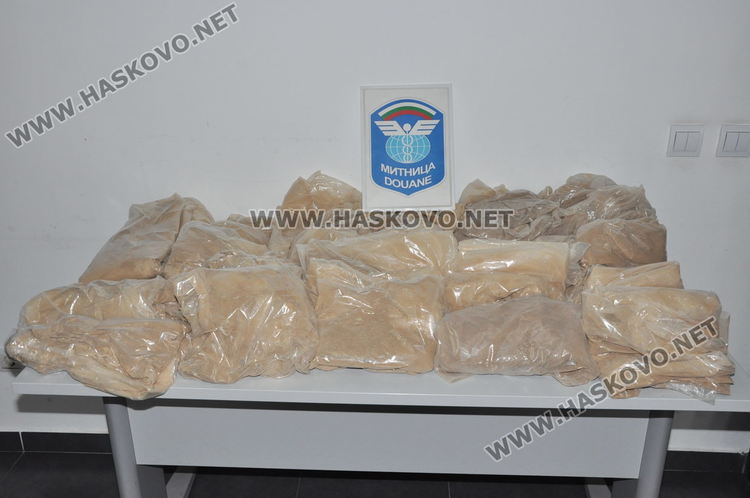 Иранците, заловени със 712 кг. хероин остават в ареста