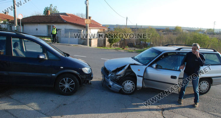 Два кърджалийски Опела се разбиха в "Болярово"