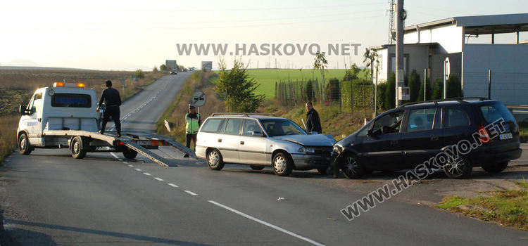 Два кърджалийски Опела се разбиха в "Болярово"