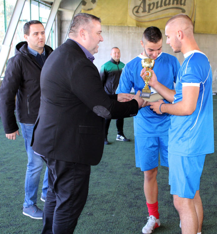 Футболни тимове от "Паисий", ФСГ и ПГДС станаха шампиони в ученическите игри