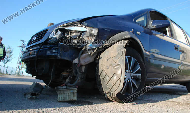 Два кърджалийски Опела се разбиха в "Болярово"