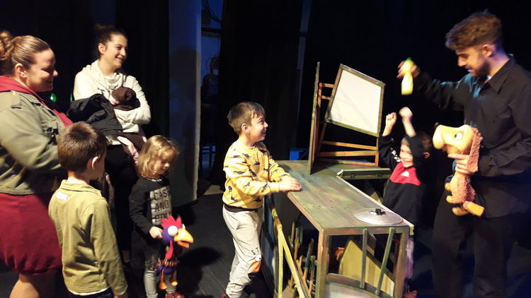 Препълнена зала и усмихнати деца след „Нощ на театрите” в Кърджали