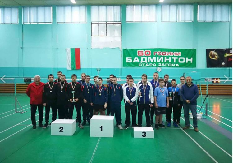 Сребро и бронз за отборите по  бадминтон 