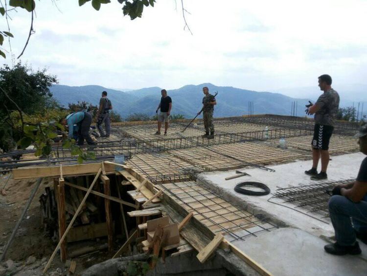 Благотворително от родопчани: Семейството от Гълъбово има нова къща само три месеца след пожара