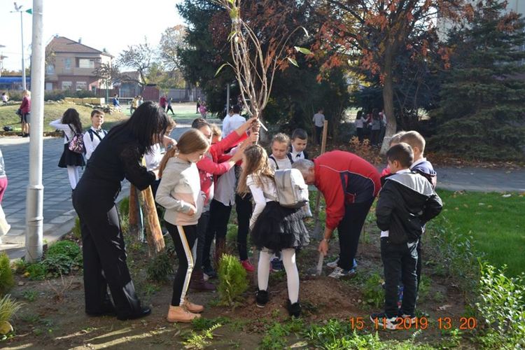 Второкласници от Пловдив гостуваха на свои връстници от "Златаров"