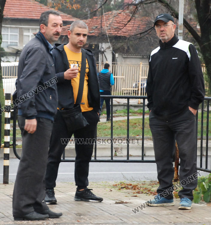 Кърджалийско БМВ се разби в бордюр до зебра в "Орфей"