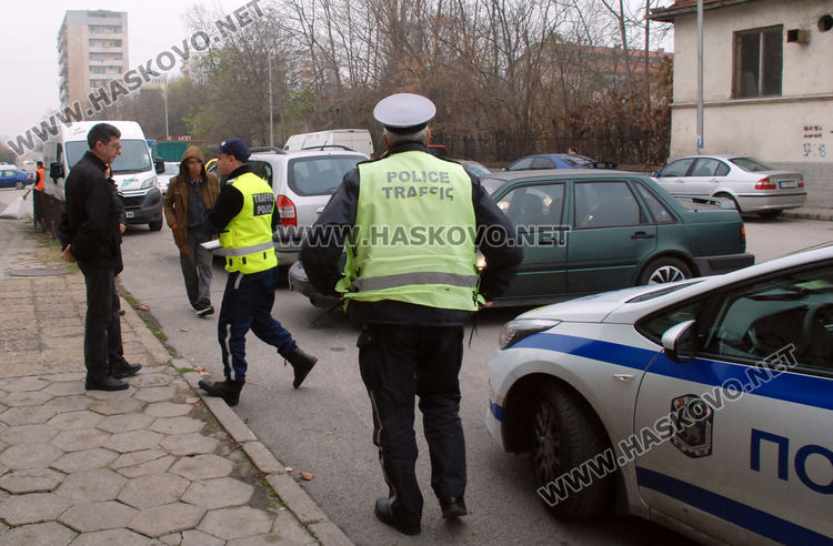Волво засече Опел при обратен завой на "Дунав"