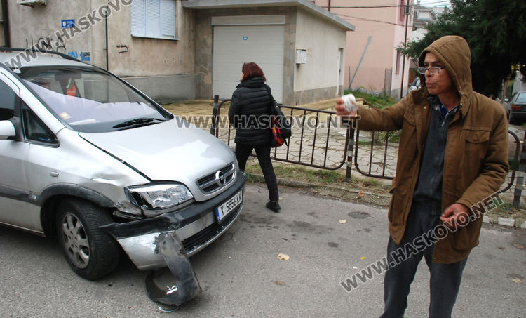 Волво засече Опел при обратен завой на "Дунав"