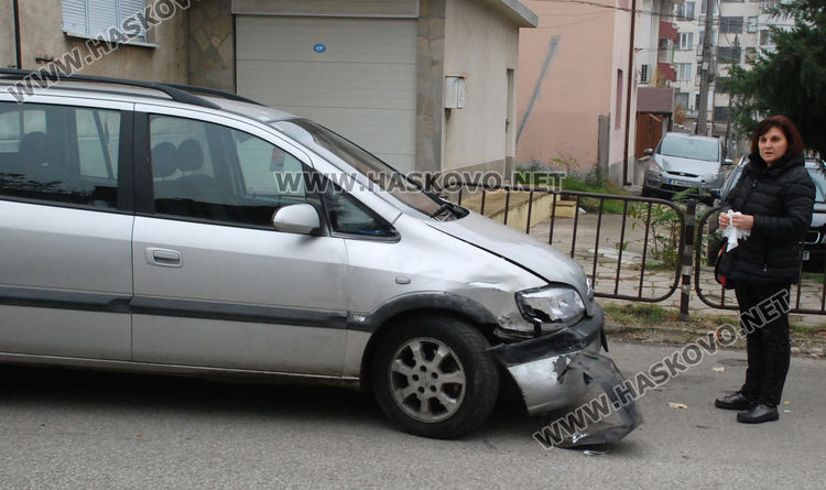 Волво засече Опел при обратен завой на "Дунав"