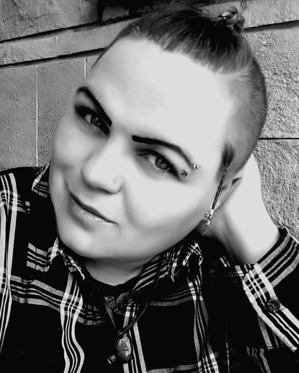 Младата поетеса от Смолян Екатерина Глухова кани на премиера на седмата си книга