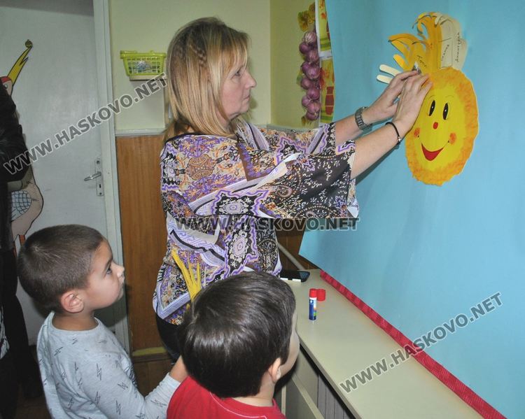 Деца „облякоха” татковци в рими за Деня на бащата