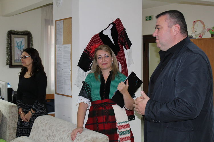 В Деня на християнското семейство заместник-кметът на гости в Дневния център за възрастни