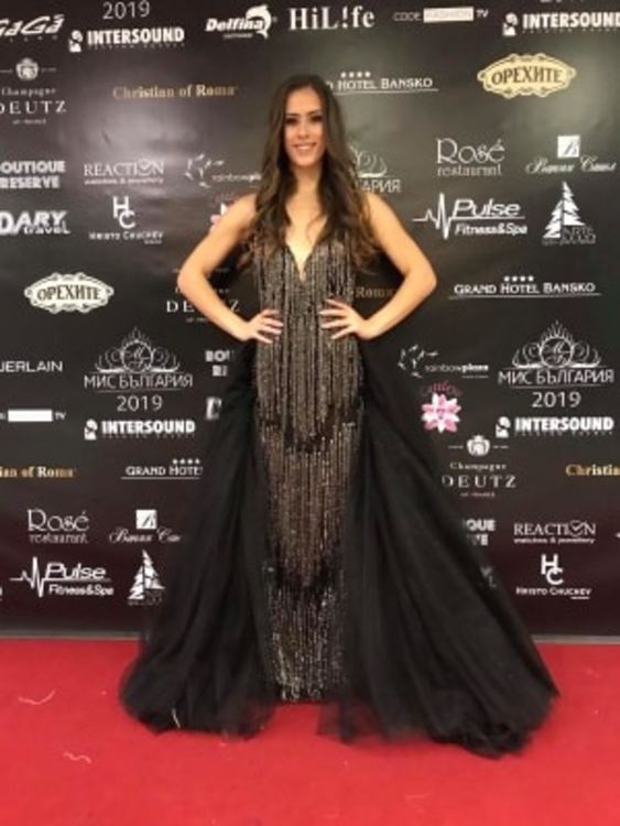 Красавица от Хасковско е в топ 10 на "Мис България"