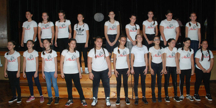 Ученици от "Любен Каравелов" Узунджово включиха театъра в обучението си