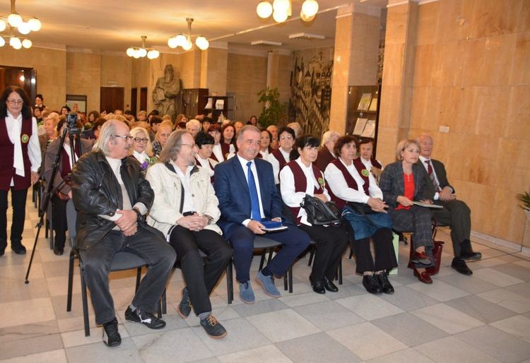 Почетен плакет "Асеновград" за поетесата Катя Рускова